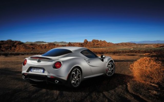 Vezi cum arată Alfa Romeo 4C